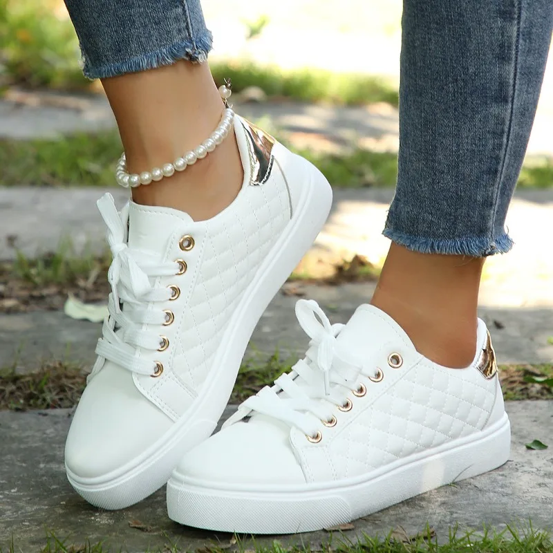 Women Shoes Jd - أحذية رياضية بيضاء مقوى للنساء ،
