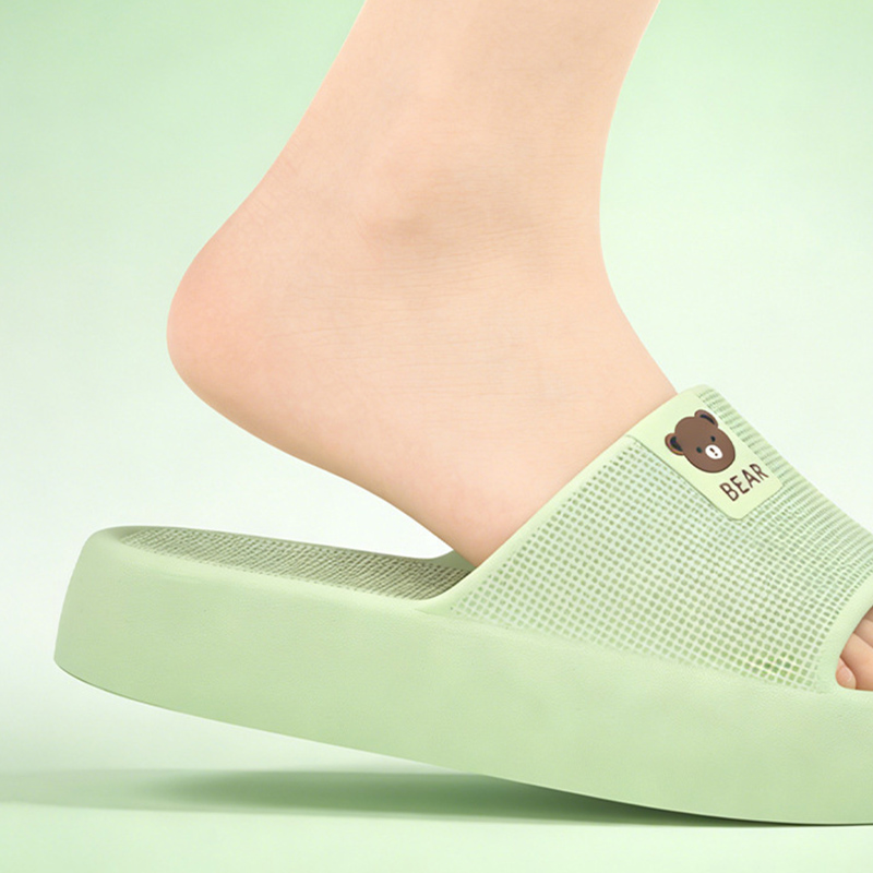 شباشب نسائية بتصميم دب لطيف، ب - مراجعة Women'S Shoes Cloud وسعره