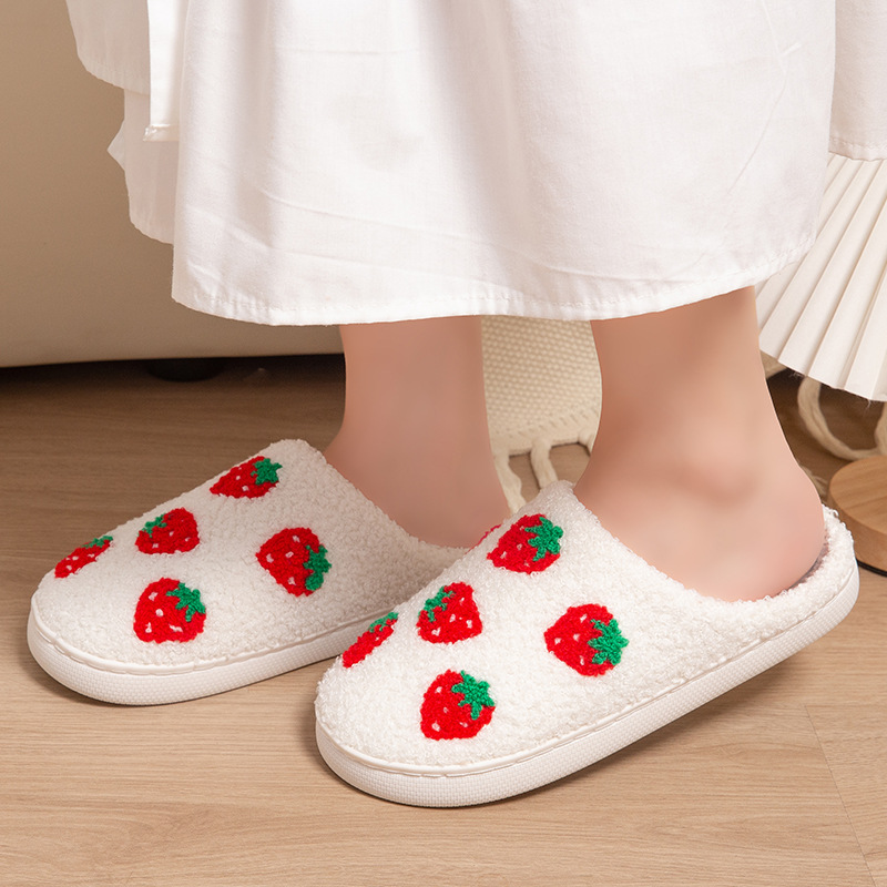 شباشب نسائية بتصميم الفراولة،  - مراجعة Women Shoes For Winter وسعره